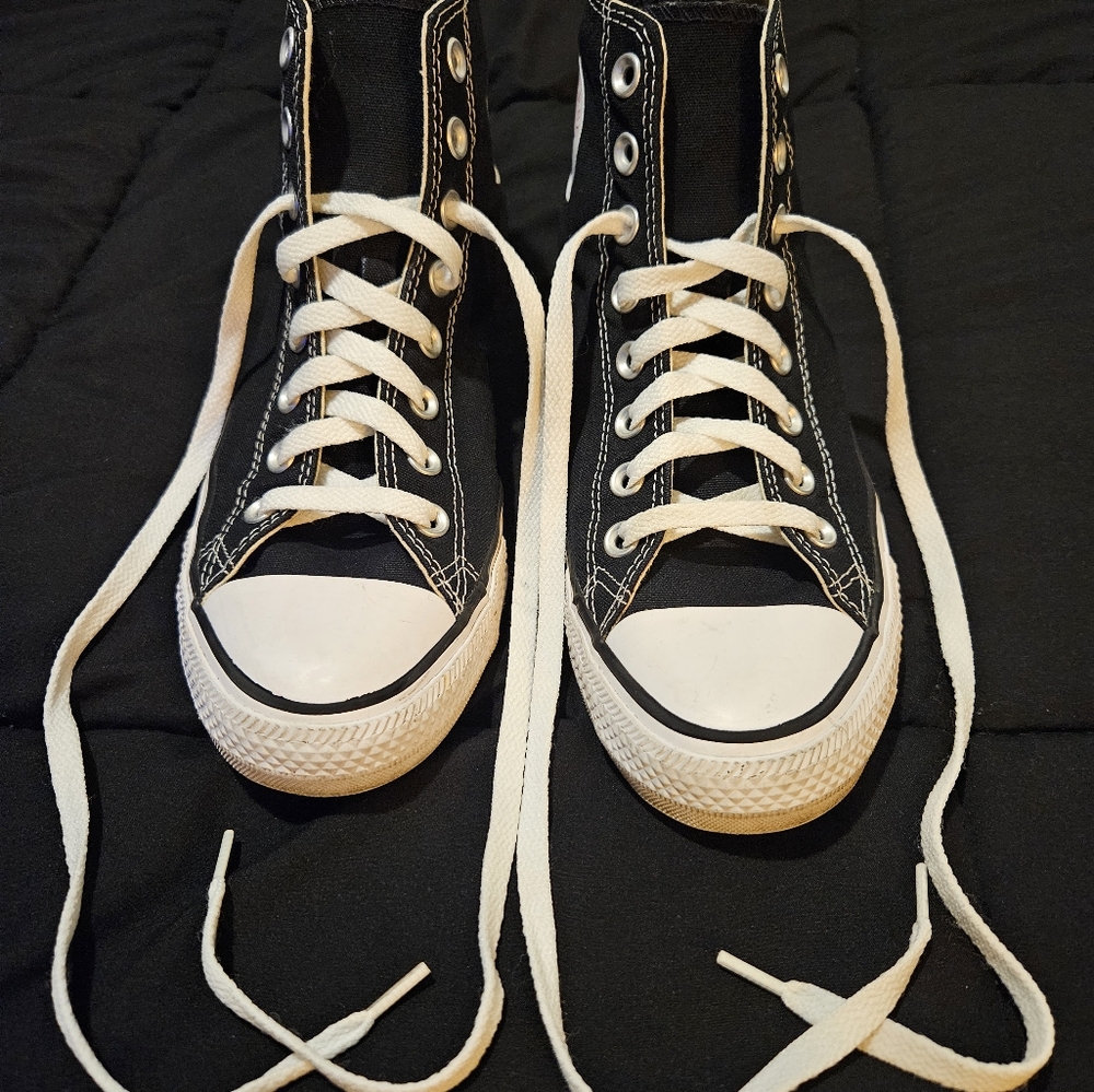 Converse Chuck Taylor Hightops Women's 9